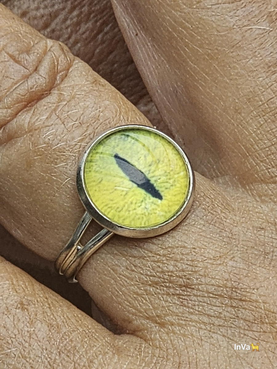 Iris-Ring am Finger